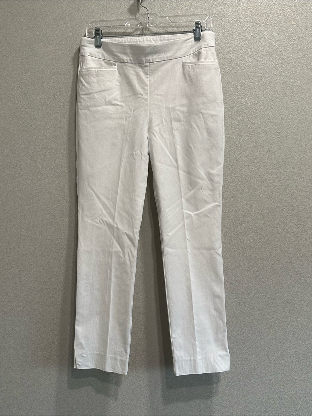 Chico’s size 6 Classic White Women's Straight-Leg Pants,pull on